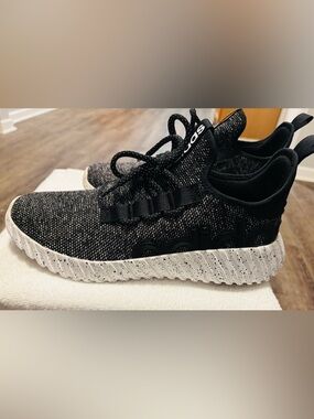 Brand New - ADIDAS Men’s Sneakers - Size 11 1/2 - Box 13